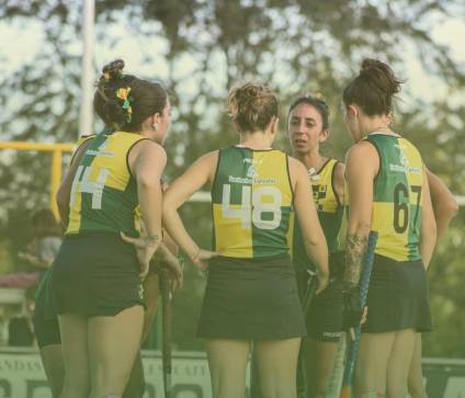 Las Cañas goleó en Hockey y sigue prendido en la pelea